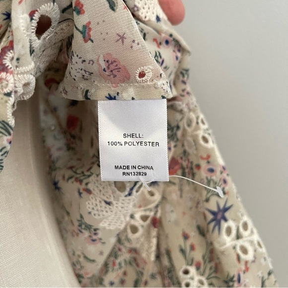 Revolve brand Tularosa Eliza Floral eyelet button blouse size XS preowned - Picture 6 of 6